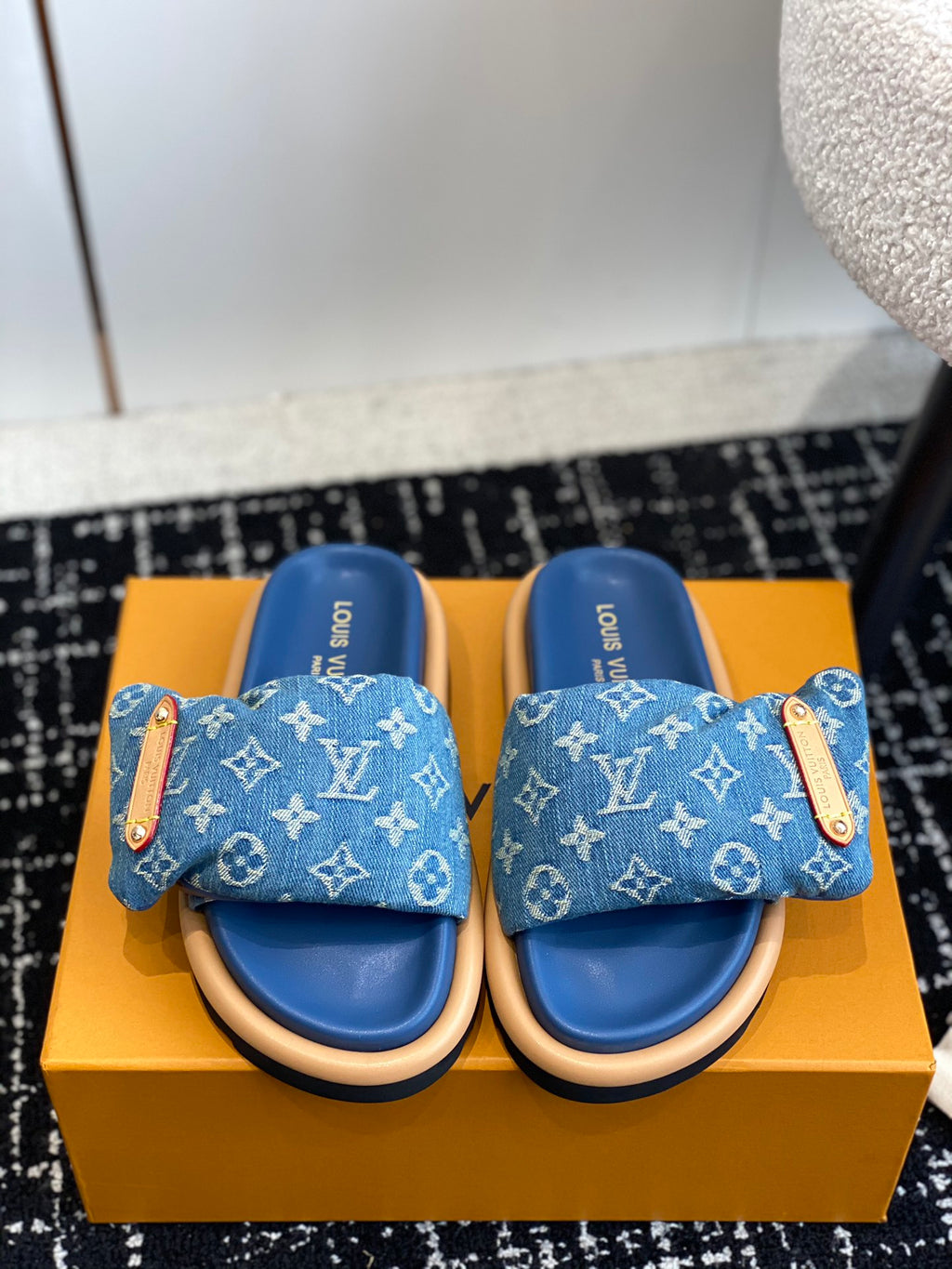 Découvrez les mules Louis Vuitton