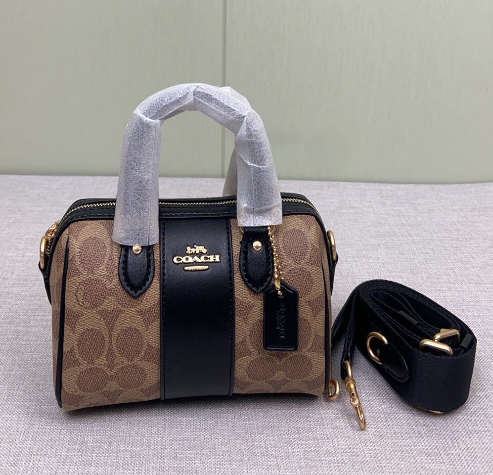 Le sac seau Boston Rowan de Coach