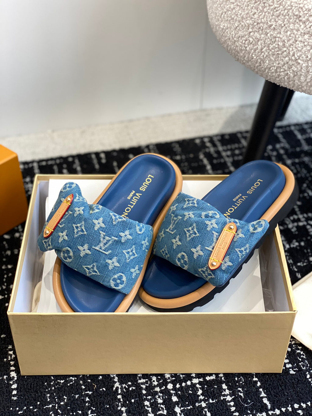 Découvrez les mules Louis Vuitton