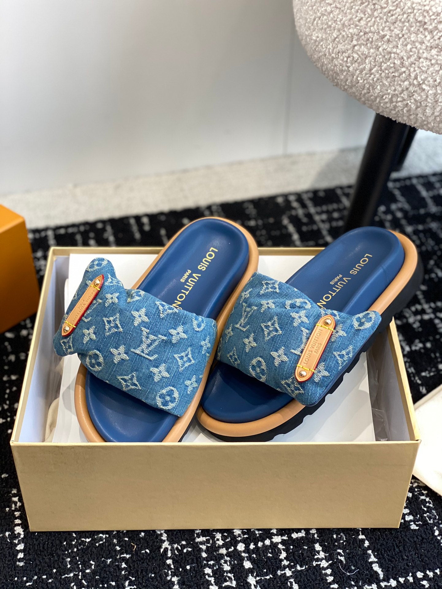 Découvrez les mules Louis Vuitton