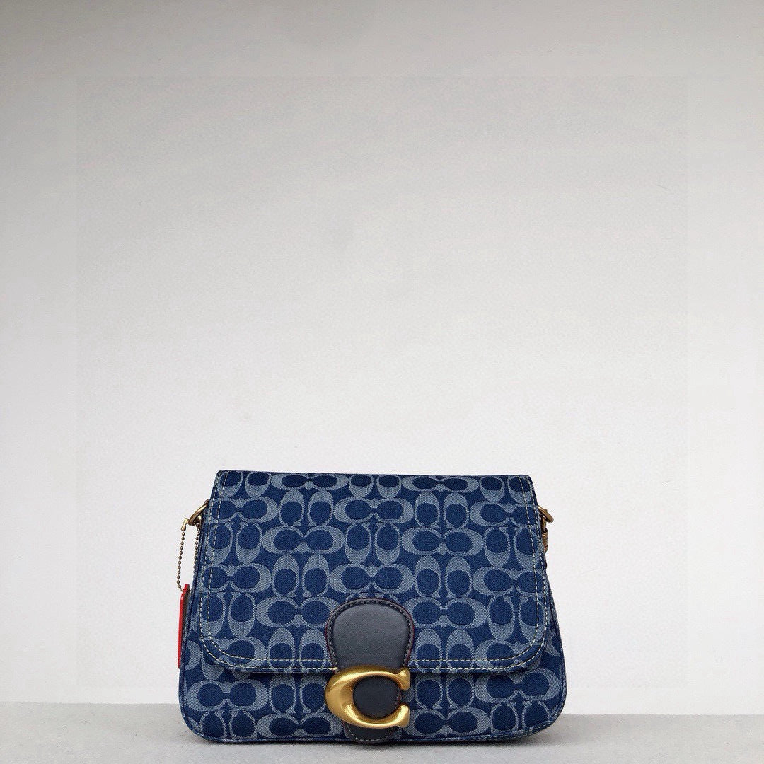 Le sac Coach CA105 Pillow Madison, en toile de coton tigré,