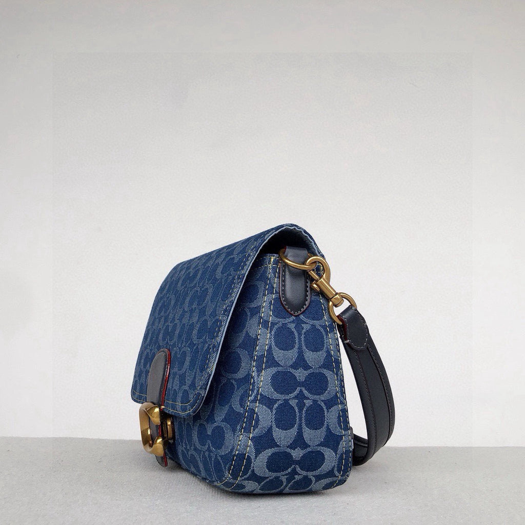 Le sac Coach CA105 Pillow Madison, en toile de coton tigré,