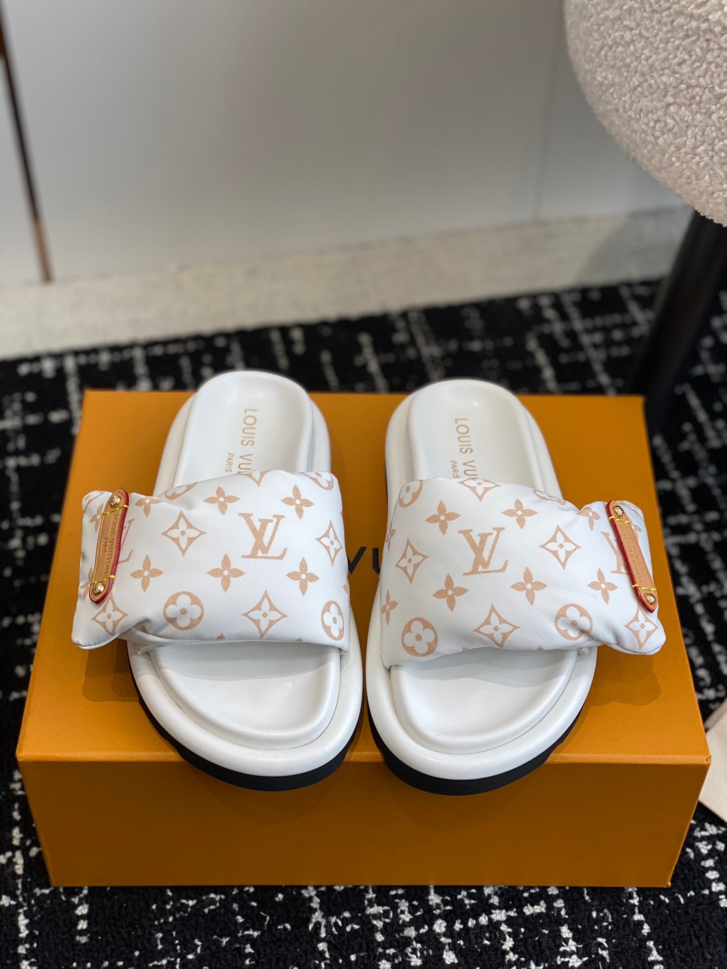 Sandales Louis Vuitton Pool Pillow Comfort Mule Monogram Blanc
