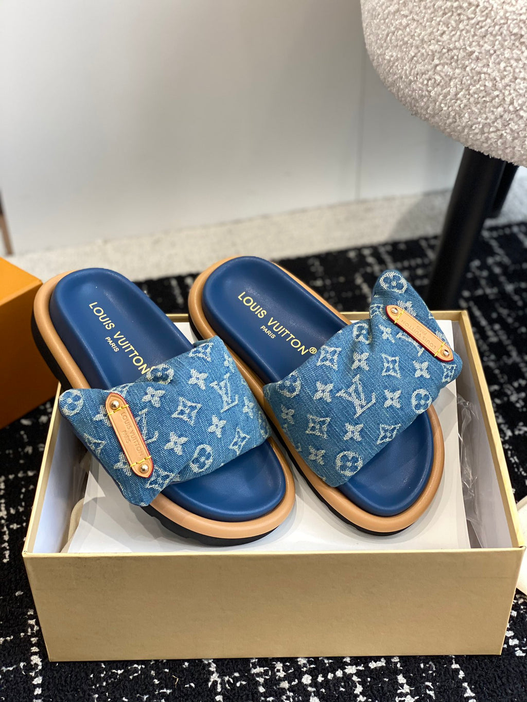 Découvrez les mules Louis Vuitton