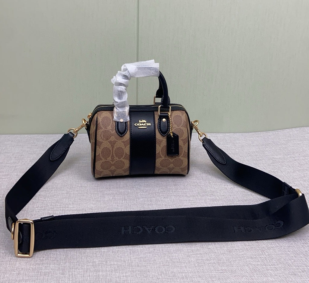 Le sac seau Boston Rowan de Coach