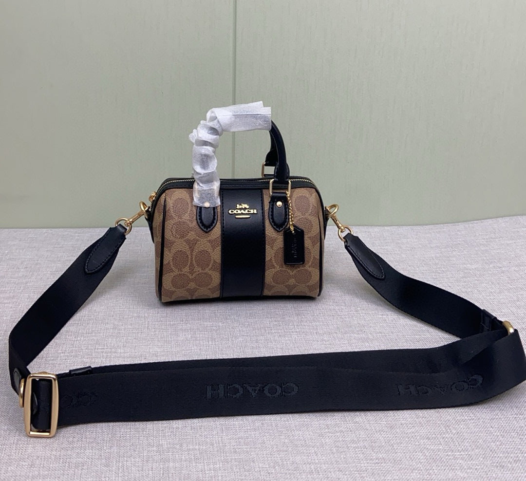 Le sac seau Boston Rowan de Coach