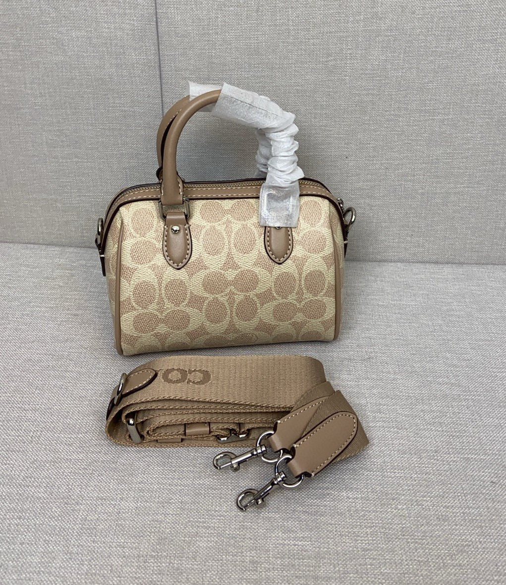 Le sac seau Boston Rowan de Coach