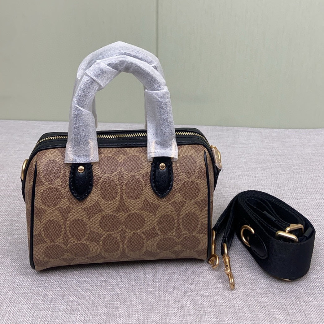 Le sac seau Boston Rowan de Coach