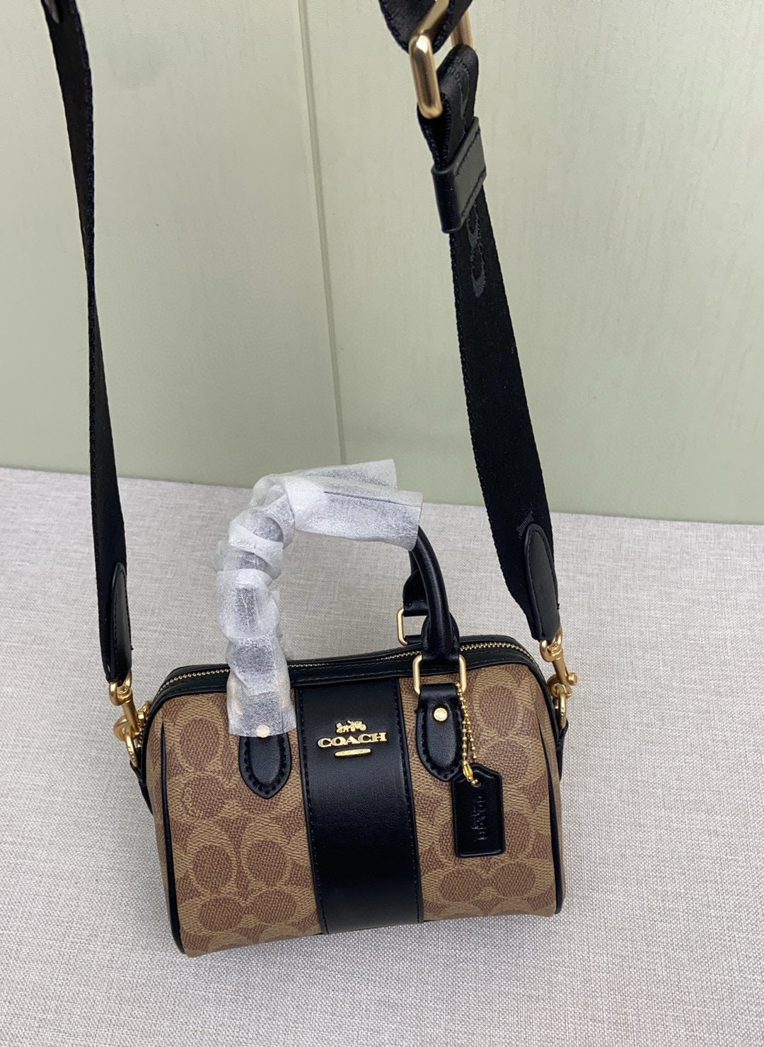 Le sac seau Boston Rowan de Coach