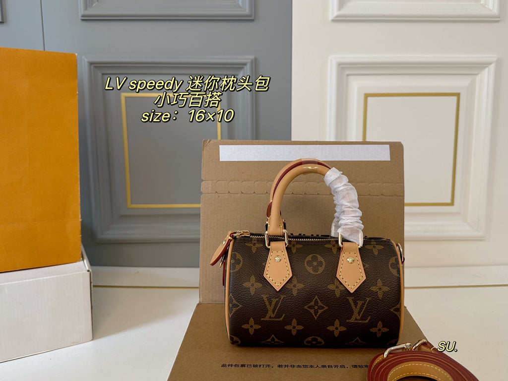Découvrez le mini sac d'oreiller Louis Vuitton Speedy Nano