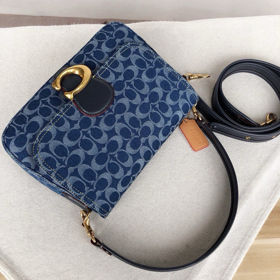 Le sac Coach CA105 Pillow Madison, en toile de coton tigré,
