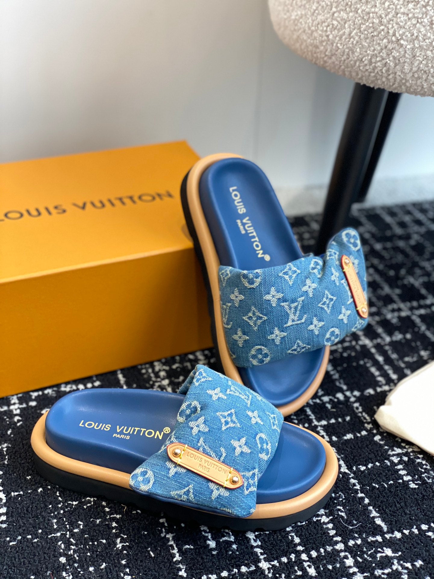 Découvrez les mules Louis Vuitton