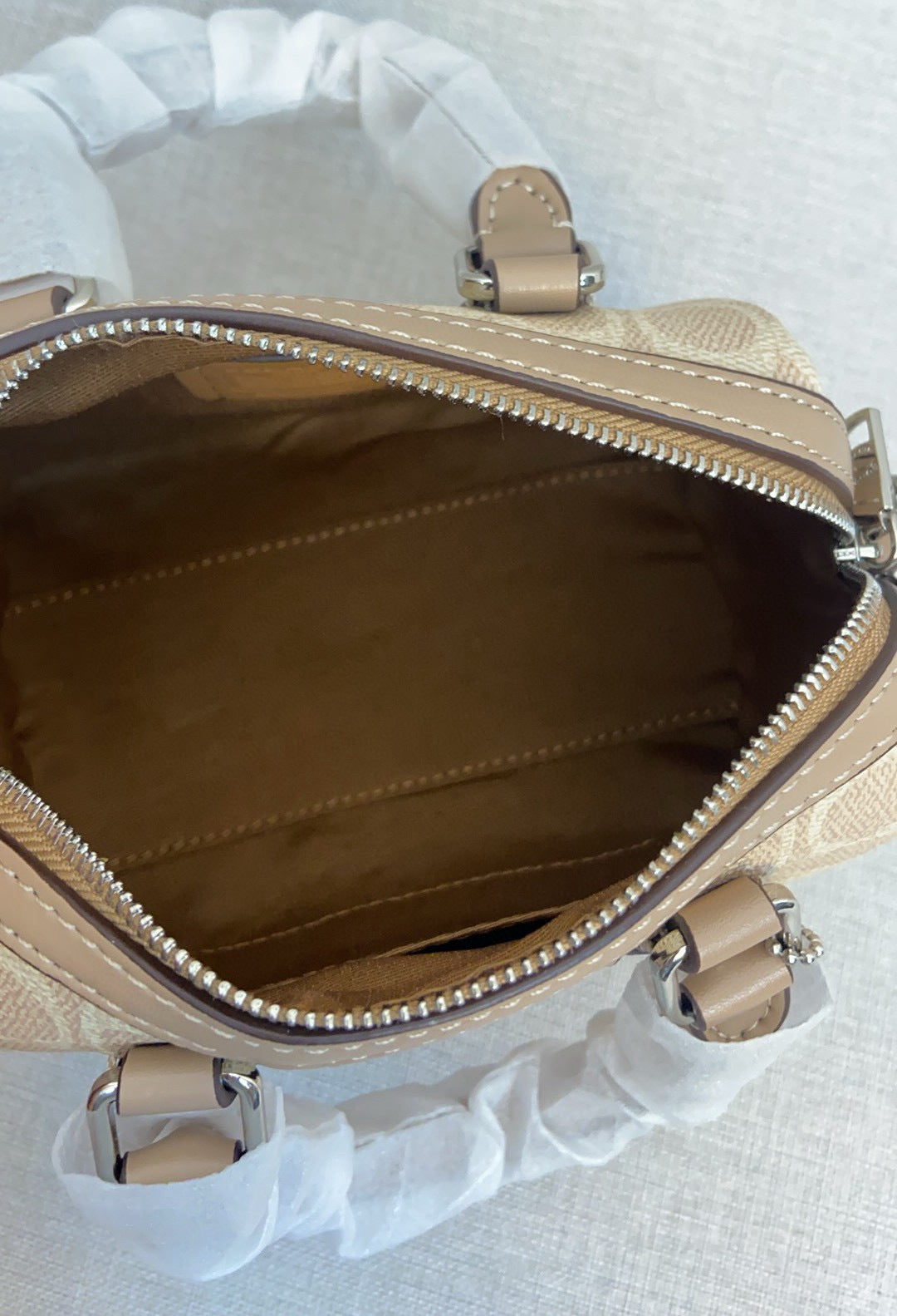 Le sac seau Boston Rowan de Coach