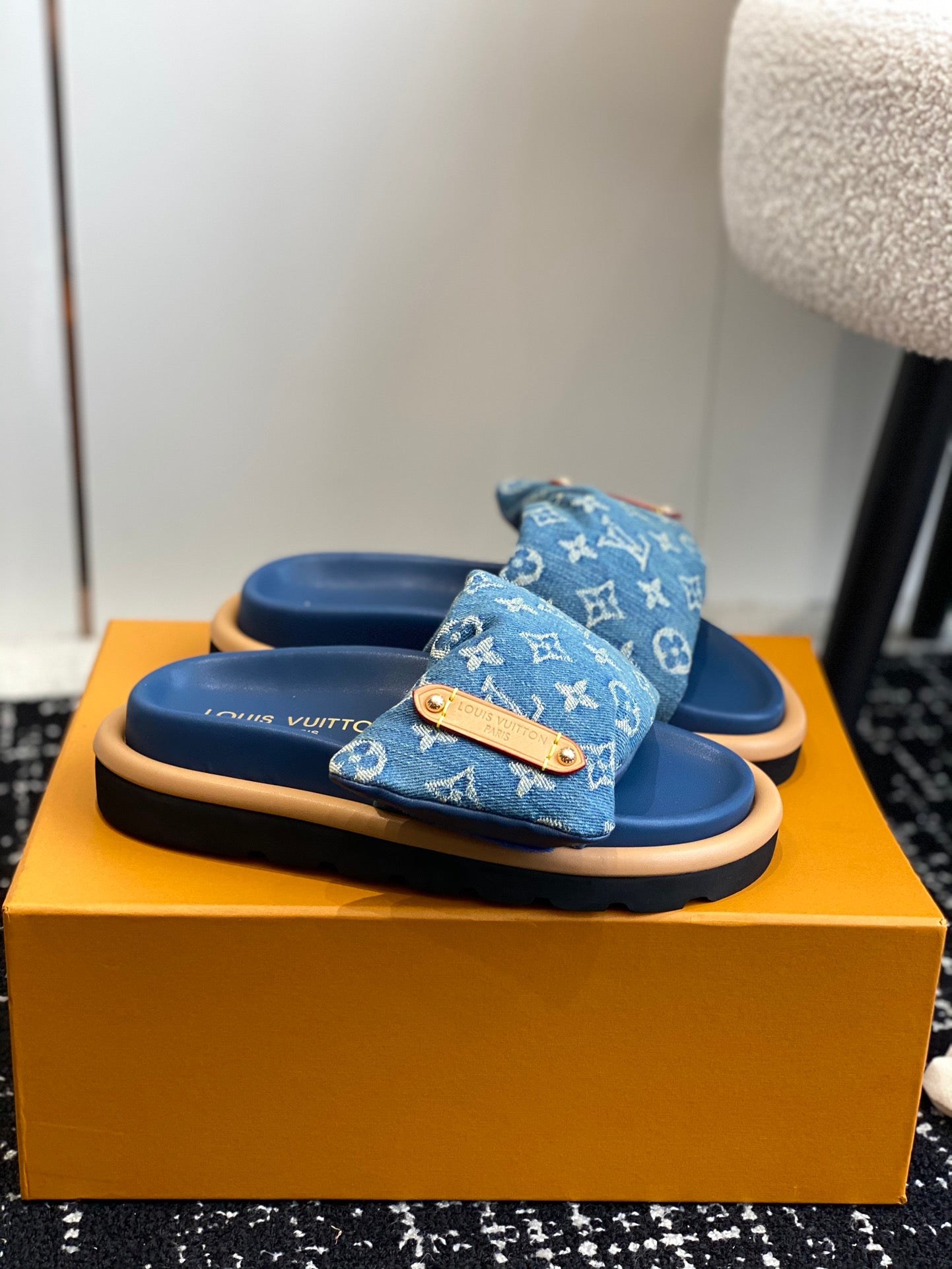 Découvrez les mules Louis Vuitton
