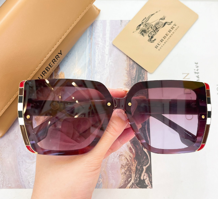Burberry – Lunettes de soleil Square Check Signature