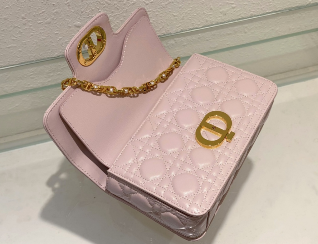 Sac Dior Caro Cannage avec chaîne dorée