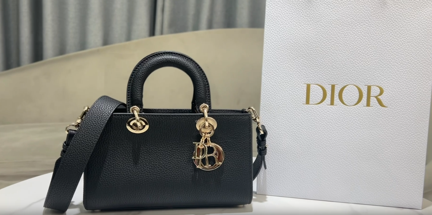 Sac Lady Dior Large en cuir grainé avec bandoulière Dior