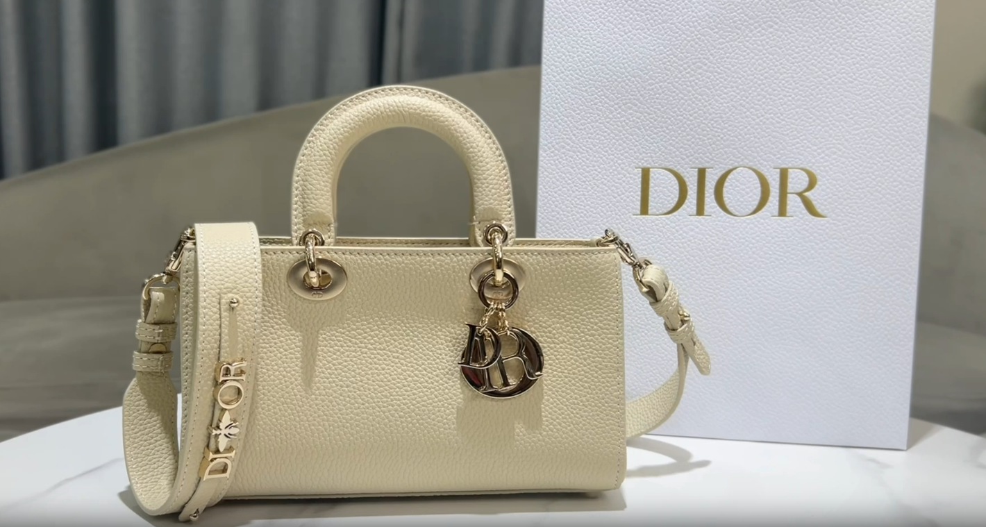 Sac Lady Dior Large en cuir grainé avec bandoulière Dior