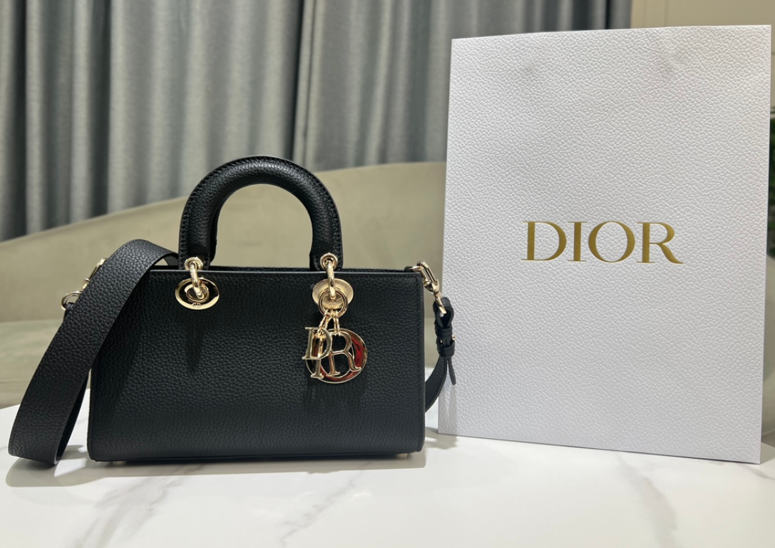 Sac Lady Dior Small en cuir grainé avec bandoulière Dior
