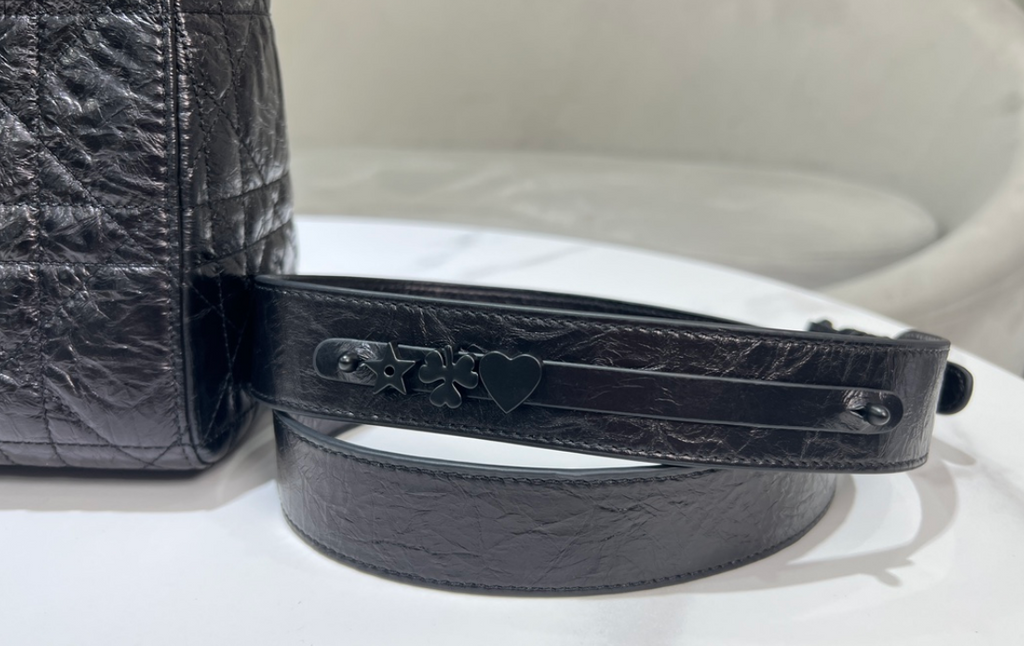 Sac Lady Dior Small noir en cuir Cannage froissé