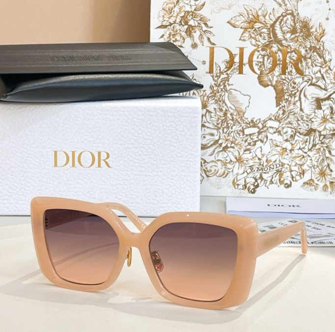 Dior – Lunettes de soleil modèle oversize signature