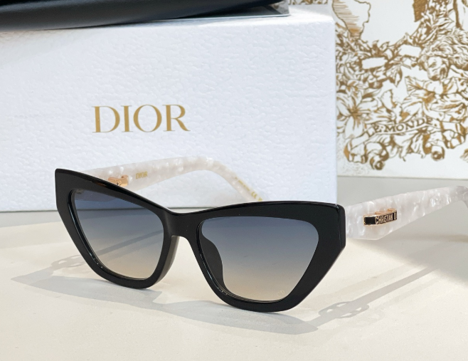Dior – Lunettes de soleil Cat Eye Signature