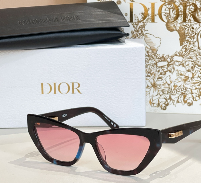 Dior – Lunettes de soleil Cat Eye Signature