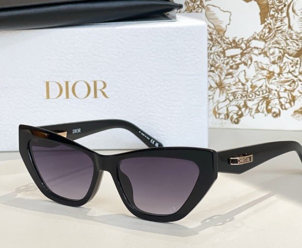 Dior – Lunettes de soleil Cat Eye Signature