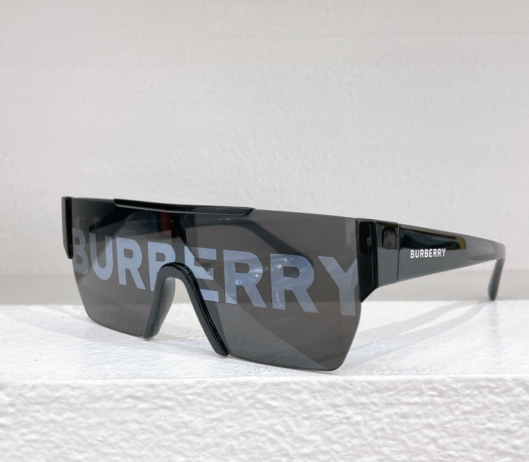 Burberry – Lunettes de soleil Shield Sport Signature