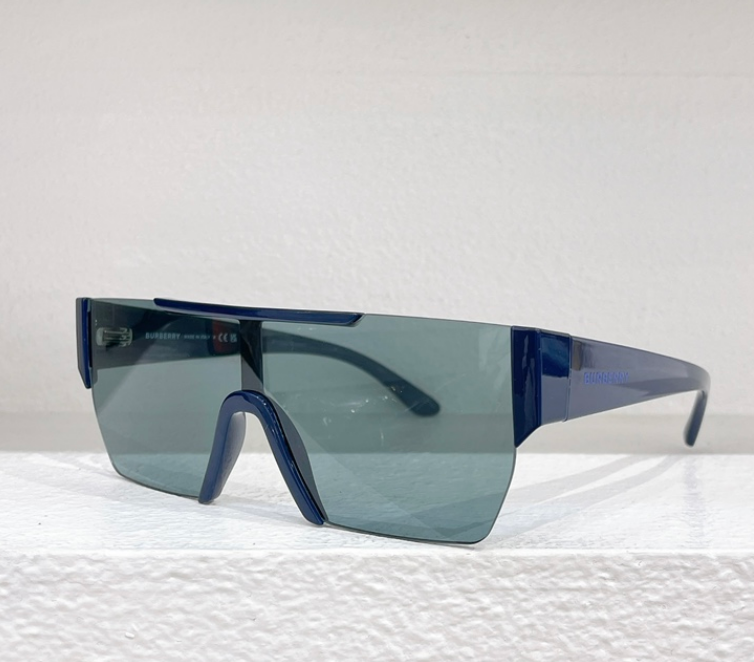 Burberry – Lunettes de soleil Shield Sport Signature
