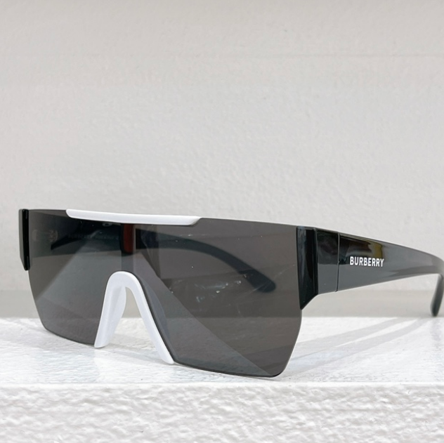 Burberry – Lunettes de soleil Shield Sport Signature