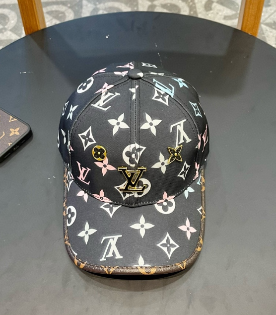 Louis Vuitton – Casquette Monogram Multicolor Essential