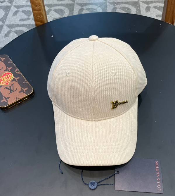 Louis Vuitton – Casquette Monogram Embossed Essential