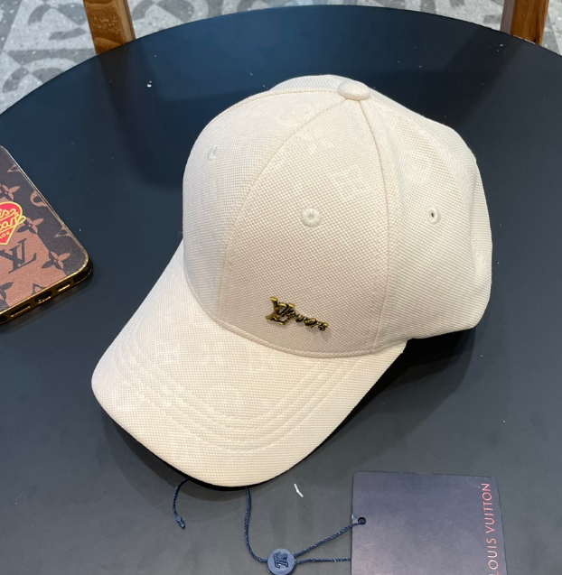 Louis Vuitton – Casquette Monogram Embossed Essential