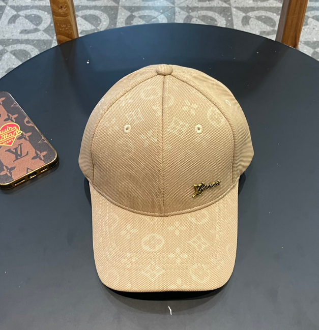 Louis Vuitton – Casquette Monogram Embossed Essential