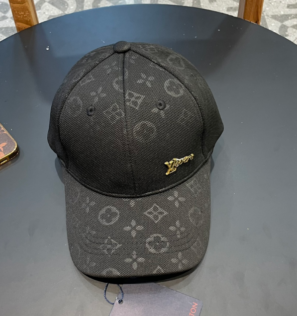 Louis Vuitton – Casquette Monogram Embossed Essential