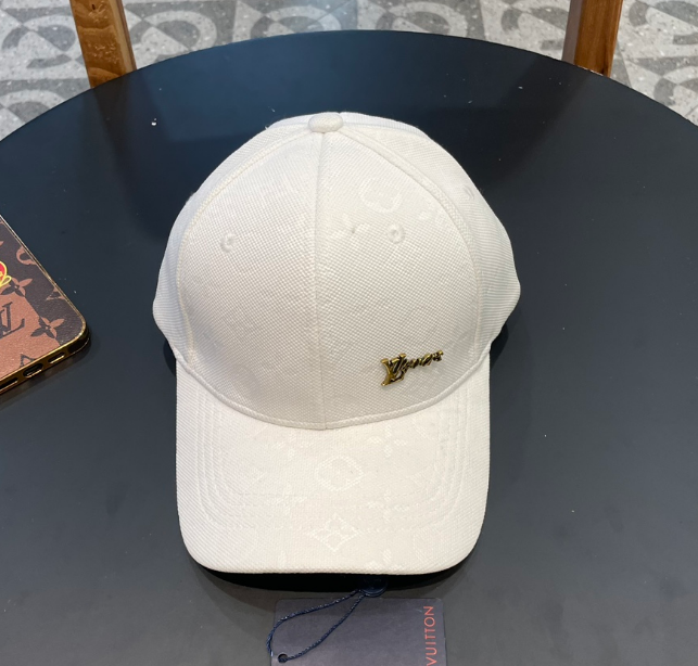 Louis Vuitton – Casquette Monogram Embossed Essential