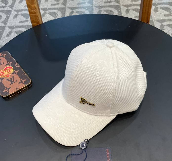 Louis Vuitton – Casquette Monogram Embossed Essential