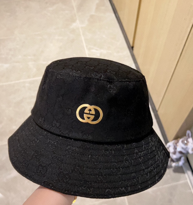 Gucci – Bob GG Canvas Interlocking