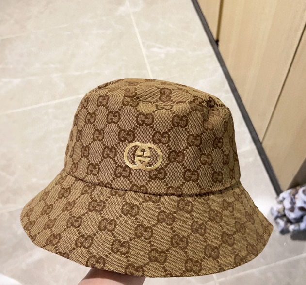 Gucci – Bob GG Canvas Interlocking