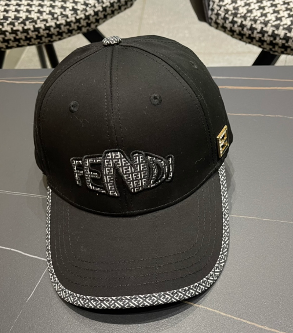 Fendi – Casquette Logo Embroidery Signature