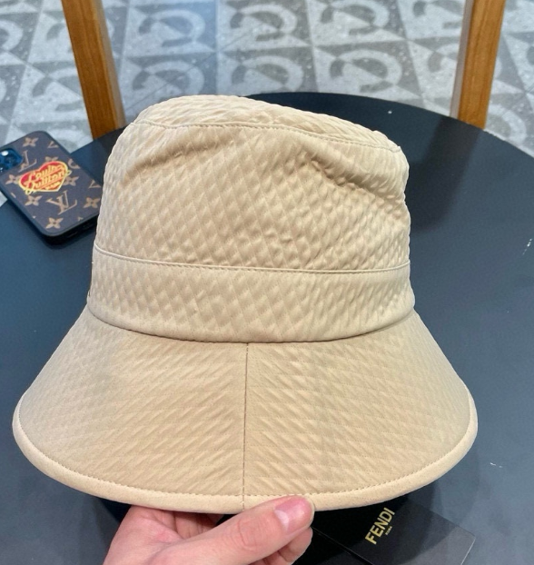 Fendi – Bob Quilted Logo Signature