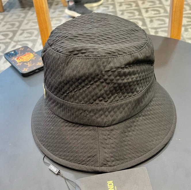 Fendi – Bob Quilted Logo Signature