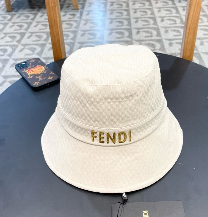Fendi – Bob Quilted Logo Signature