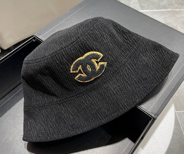 Chanel – Bob CC Logo Brodé
