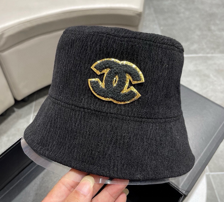 Chanel – Bob CC Logo Brodé