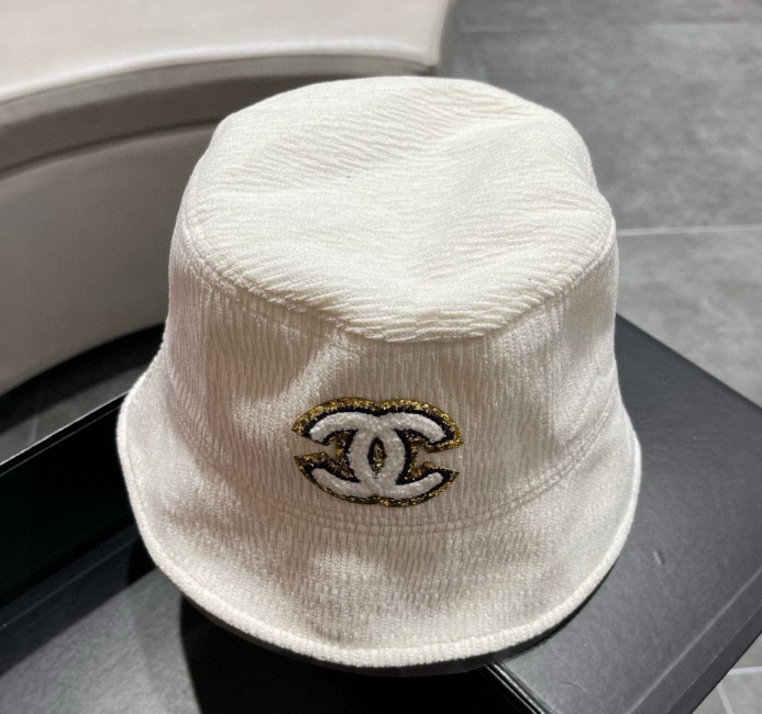 Chanel – Bob CC Logo Brodé