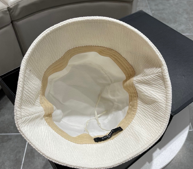Chanel – Bob CC Logo Brodé