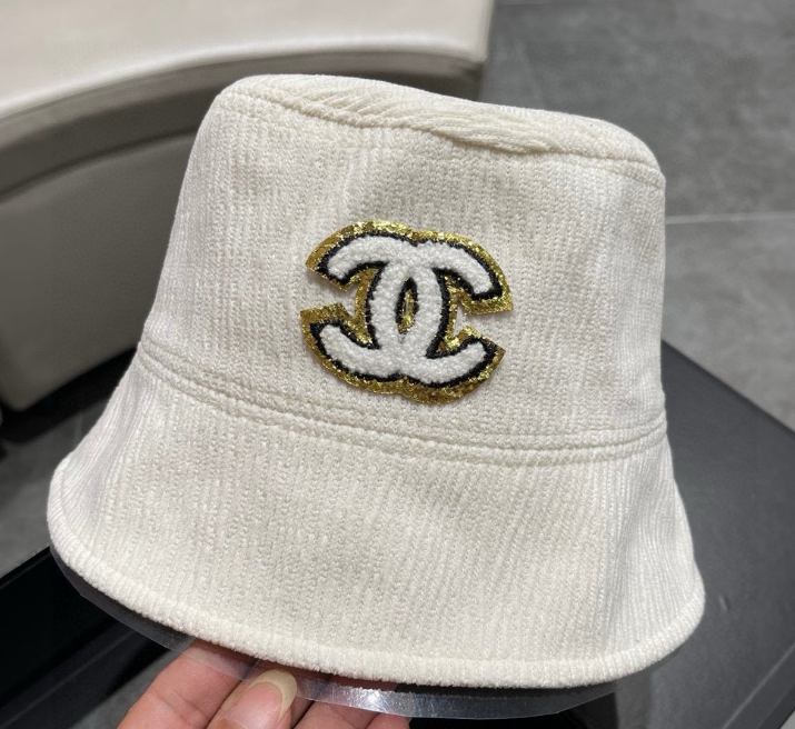 Chanel – Bob CC Logo Brodé
