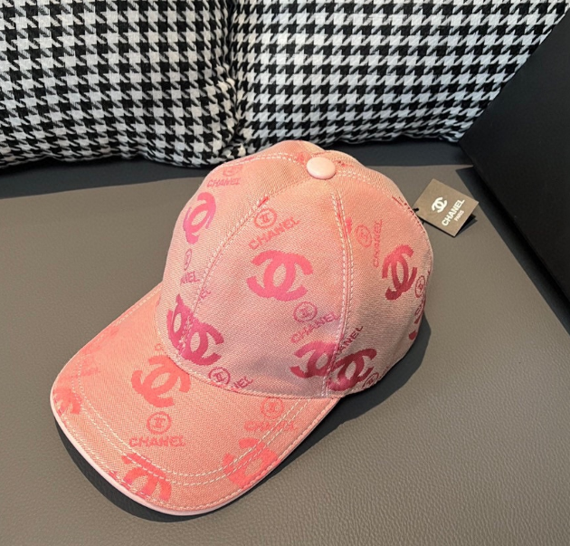 Chanel – Casquette CC Monogram Satin